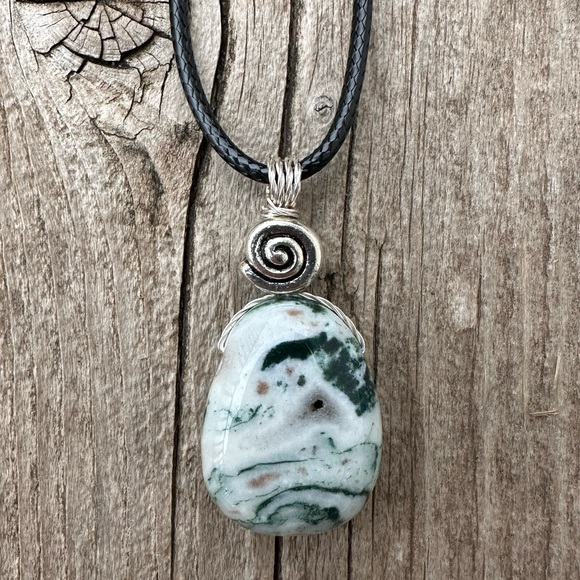 Tree Agate Necklace Symbolizes Strength and Stamina. - Picture 4 of 8